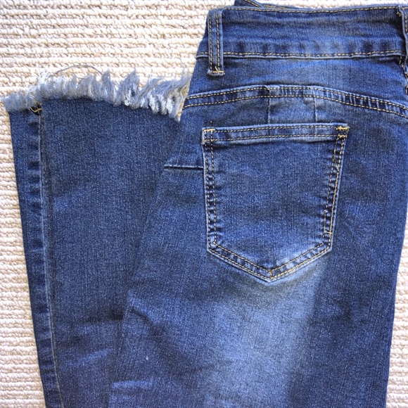 medium wash ripped jeans - Picture 2 of 2